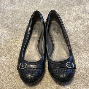 Life stride black shoes.